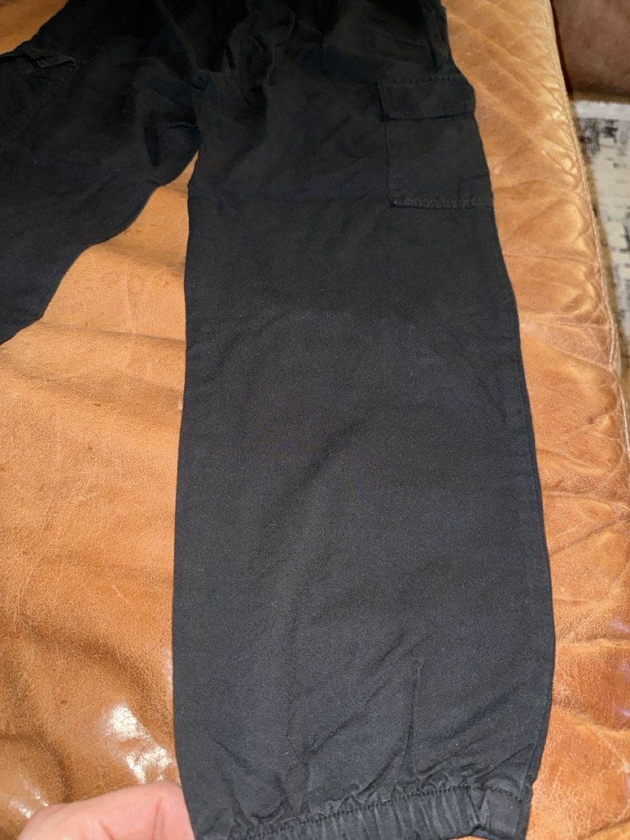 Pantaloni: Schwarze Hose, Grösse 152, Top Zustand – Usato da Spreitenbach venduto da BIH2005 2
