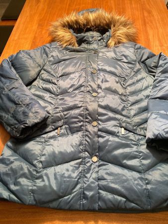Winterjacke Daunen mit Kapuzze Grösse 44