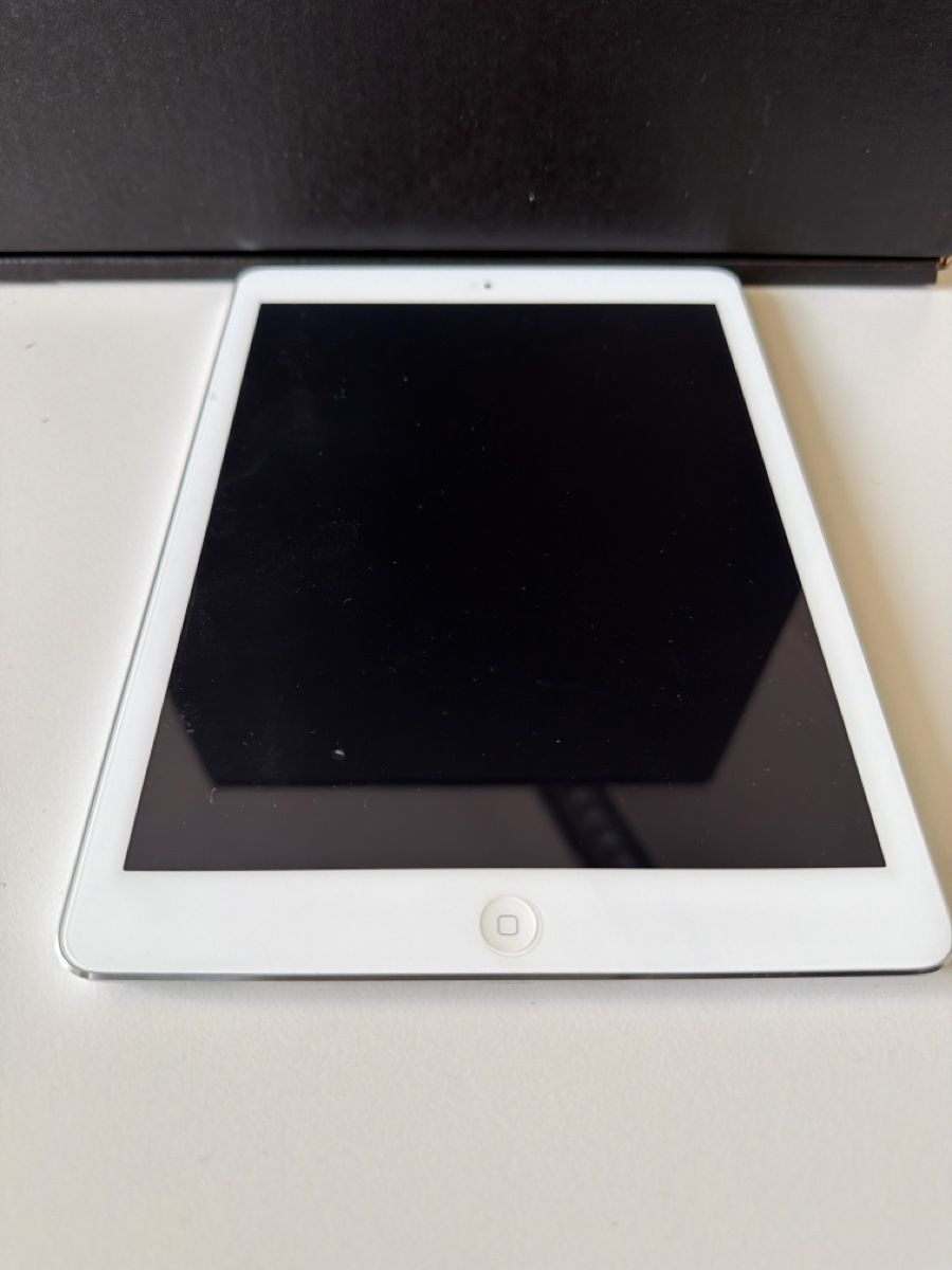 Apple Tablet PC: Apple iPad Air weiss  – Gebraucht aus Oberhasli von vinu.5 1