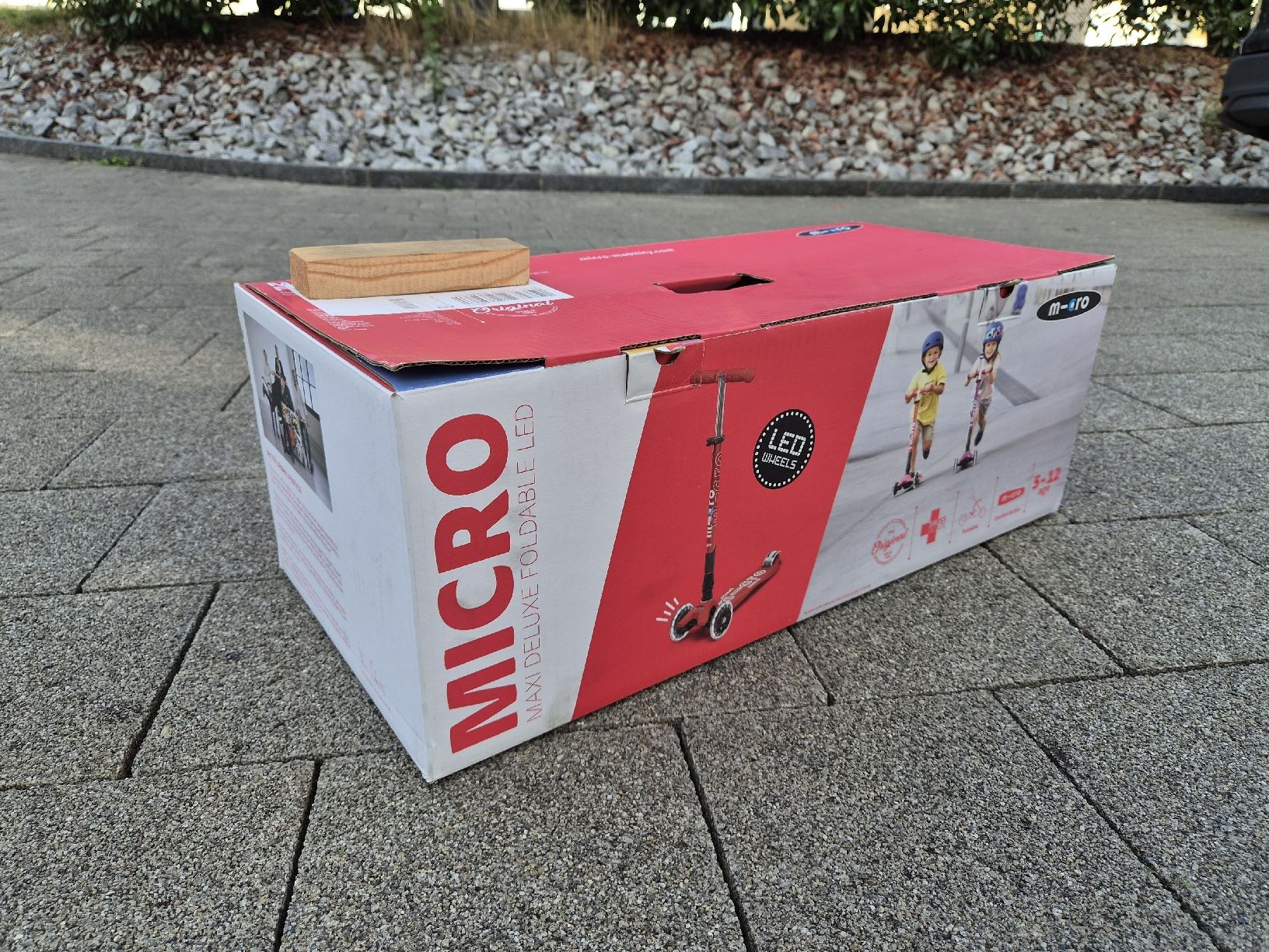 Micro Kickboard: Trottinett "Maxi Micro Deluxe Foldable LED Red" gebraucht – Usato da Oberentfelden venduto da Jigibau 5
