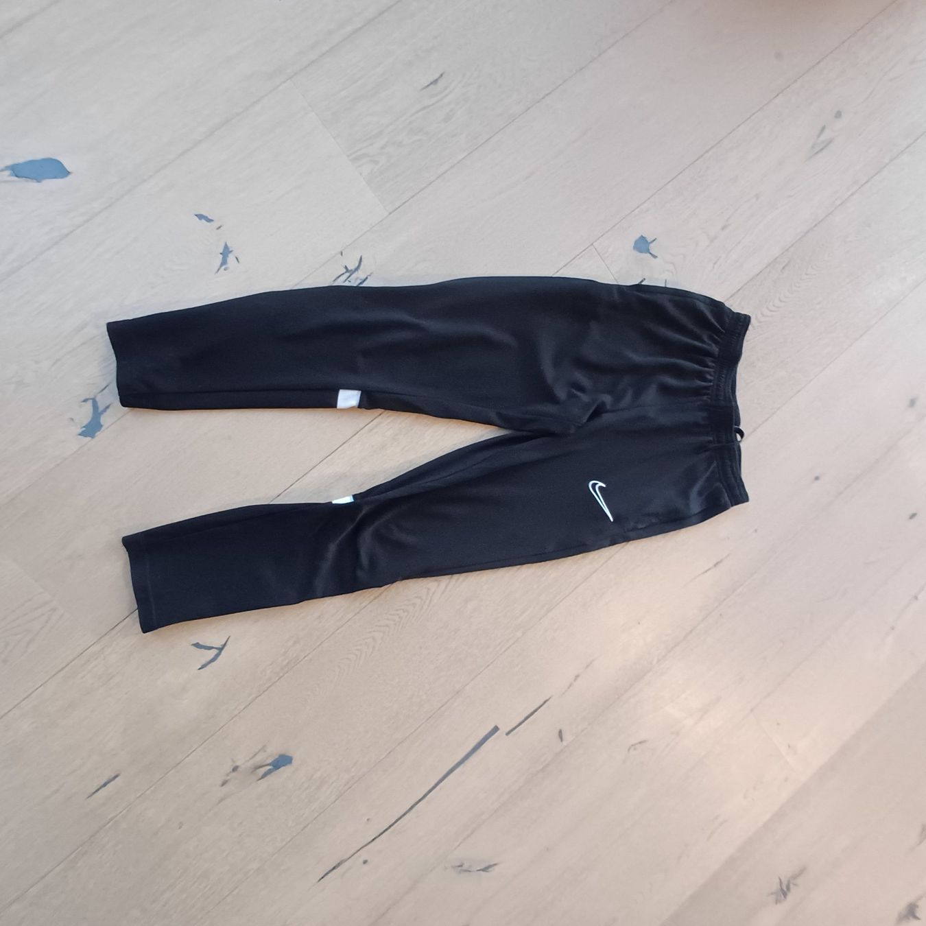 Nike Pantaloni: Nike Trainingshose, Gr. 147-158 – Usato da Wahlendorf venduto da Irba