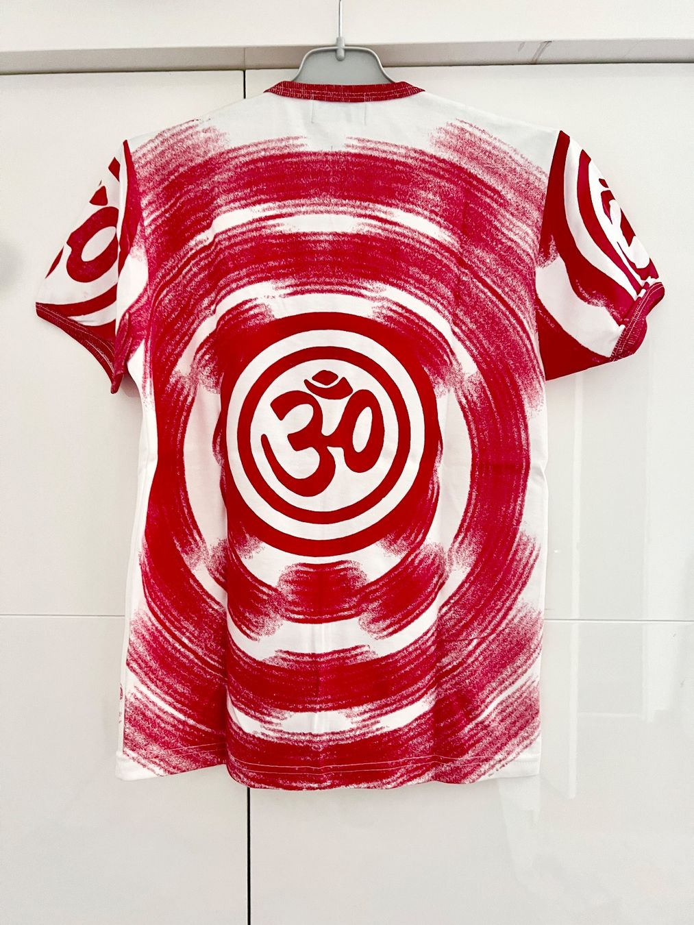 T-shirt: Om T-Shirt – Nuovo e nell'imballaggio originale da Tagelswangen venduto da fireiceprincess 2