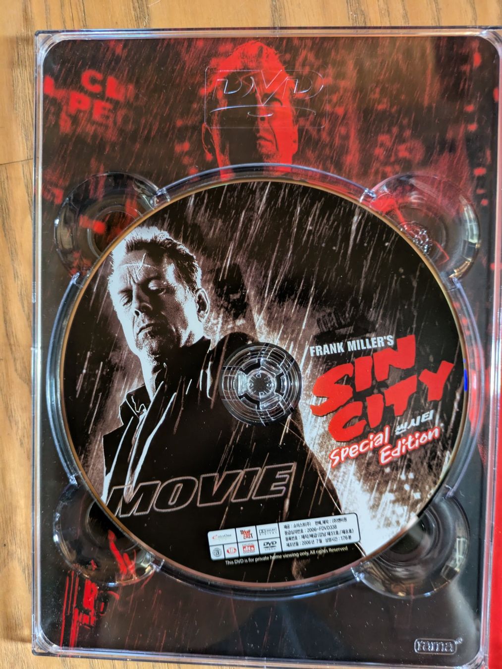 Tutti i DVDs: "Sin City" DVD - Special Edition – Usato da Männedorf venduto da Pacer19 6