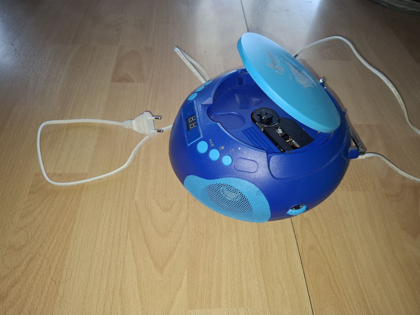 Lenco Radios: CD-Player Radio Lenox blue gebraucht – Gebraucht aus Wil ZH von makler03 2