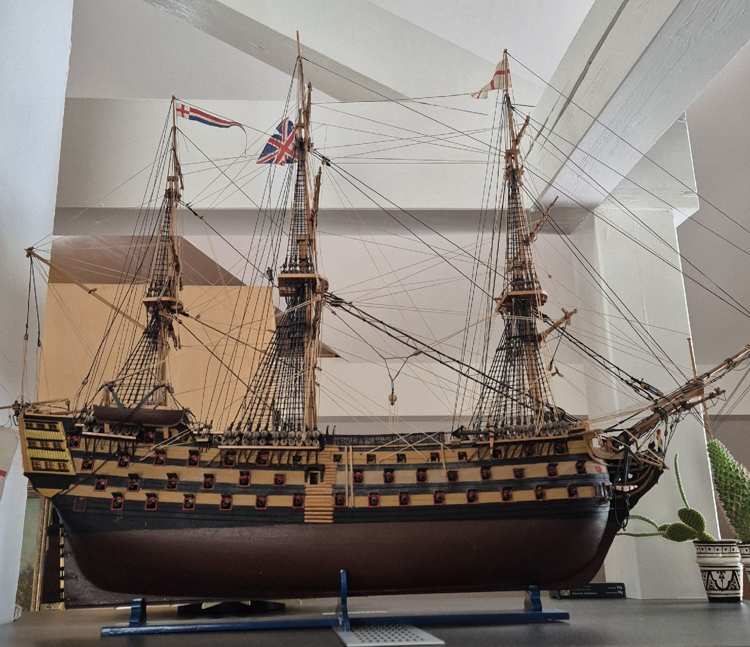 Kit di modellismo & Modellini statici: Modell Segelschiff HMS Victory 100cm – Usato da Widnau venduto da ort_2qxw 1