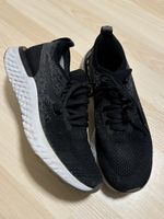 Gr.39 Nike Epic React Laufschuhe / Sneaker grau/schwarz