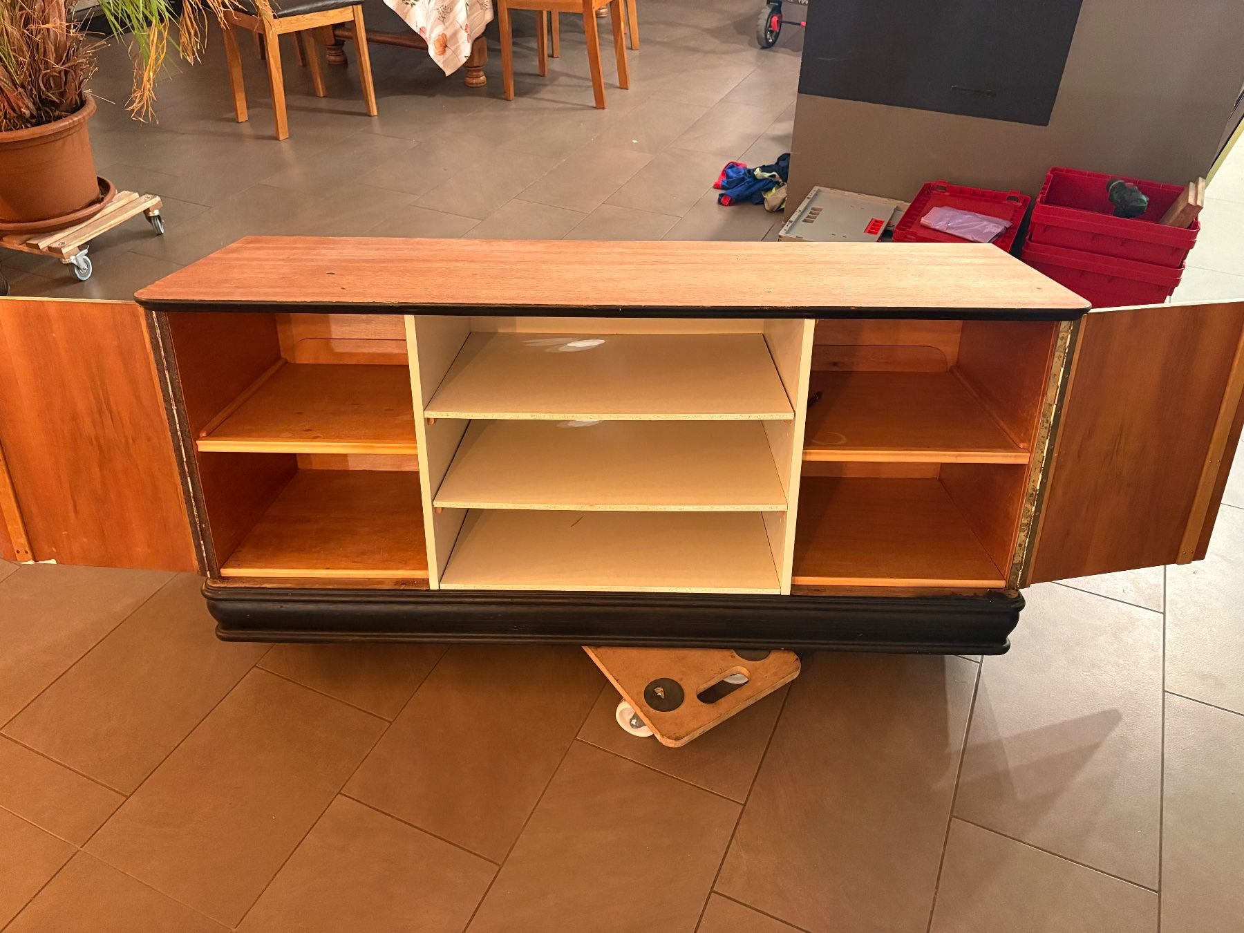 TV Möbel: Sideboard aus Holz mit Türen – Gebraucht aus Ehrendingen von leoman18 1