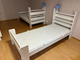 Stabiles Bett mit Matratze, wenig gebraucht, guter Zustand