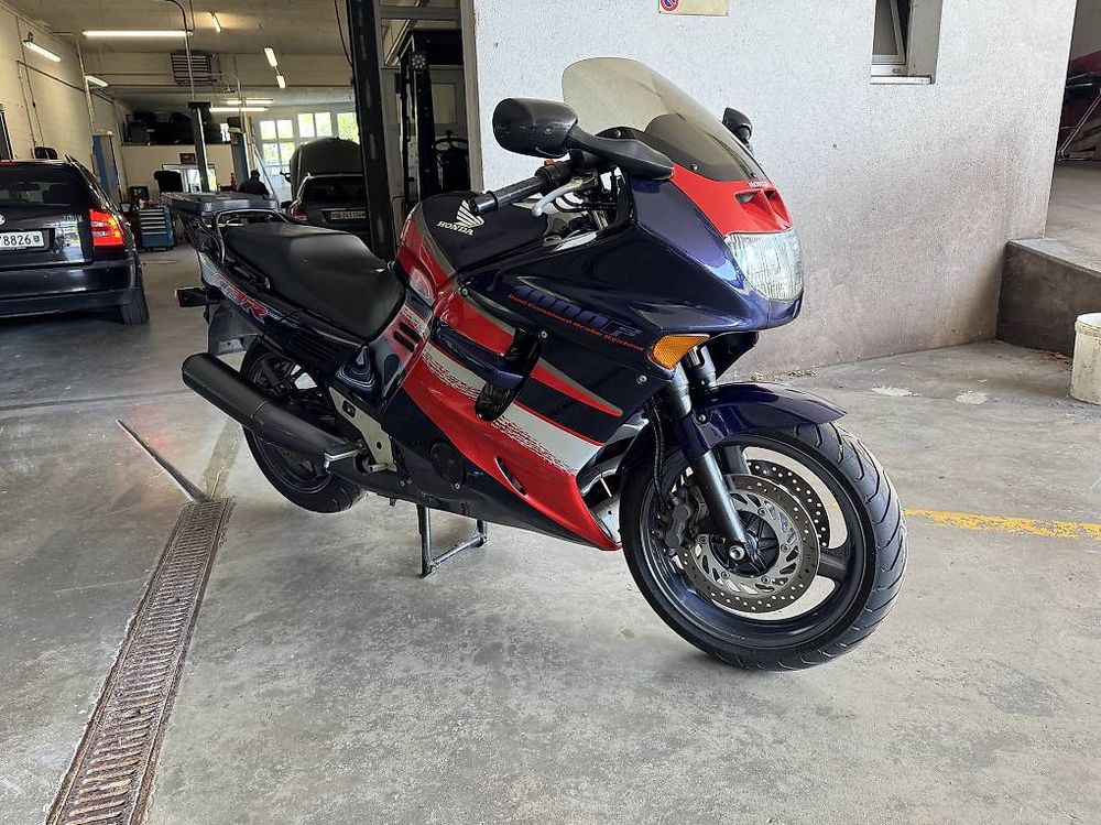 Honda Strada: Honda CBR 1000F – Usato da Ernetschwil venduto da kiki-automobile 1