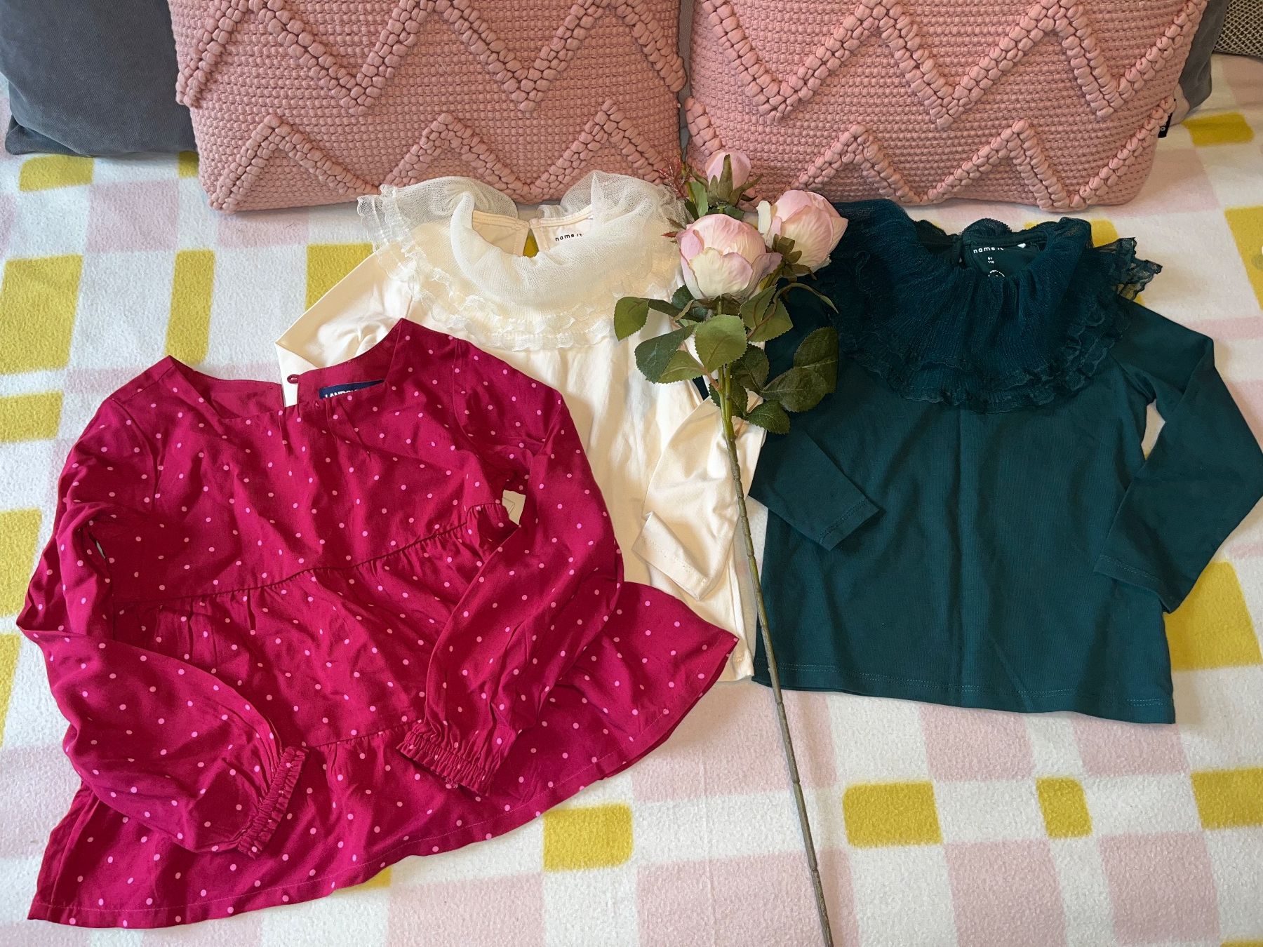 Lotti & Set di vestiti: Set of three tops age 4-5 – Nuovo (secondo la descrizione) da Genève venduto da dmt_y25y