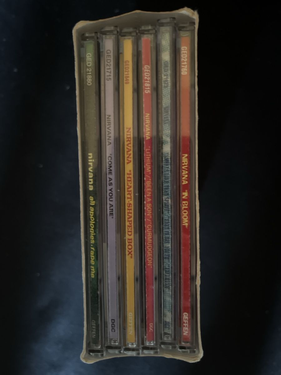 CDs: Nirvana Singles CD Box Set, 11 Tracks, Gebraucht – Gebraucht aus Giswil von Nistsigi 1