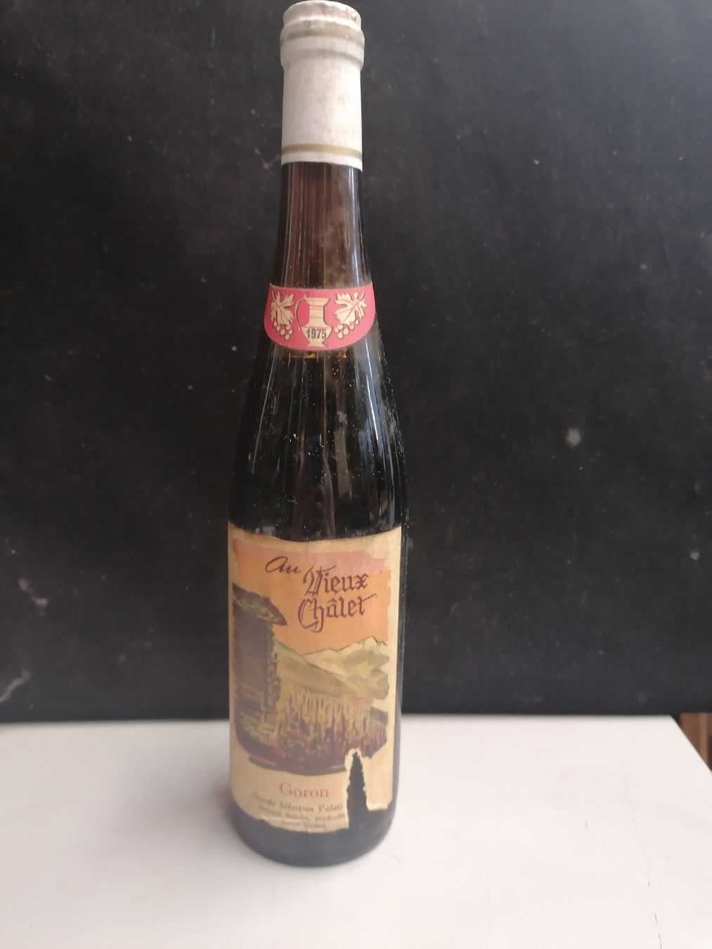Vino: AU VIEUX CHÂLET 1975 – Nuovo (secondo la descrizione) da Genève venduto da Leboucheoreilles