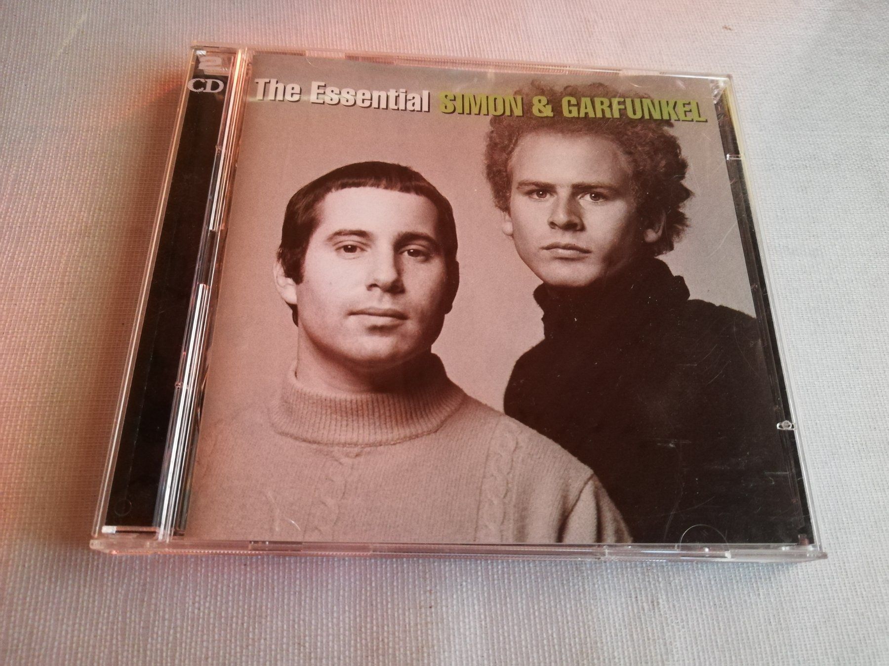 CDs: SIMON & GARFUNKEL - THE ESSENTIAL – D'occasion à Bern par Vinylsound.ch