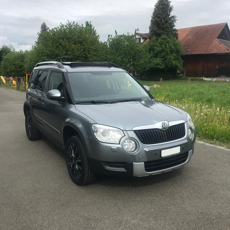 Skoda Yeti 1.8 TSI 4x4 Adventure Aut AHK Glasdach Navi etc.