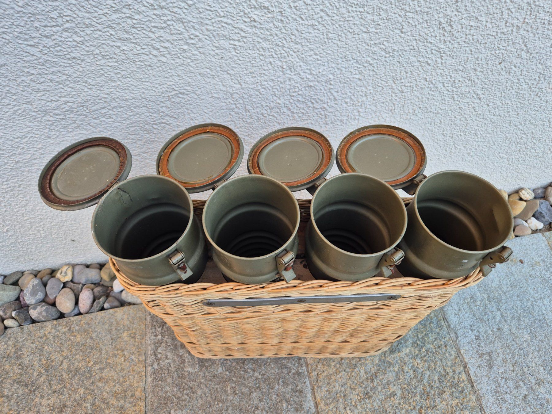 Porte manteau: Schirmständer, ehemaliger Munitionskorb – D'occasion à Otelfingen par alles-ab-einem-Fr. 1