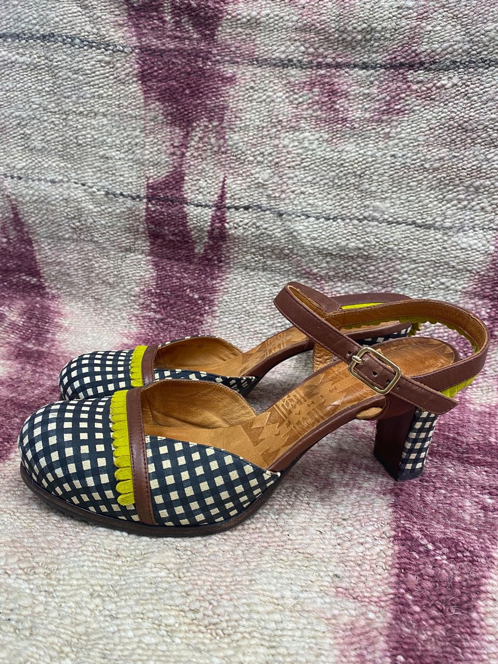 Chie Mihara Scarpe da donna: Sommerliche Pumps mit Karomuster Gr. 40 Chie Mihara – Usato da Steffisburg venduto da kla_65qs 1
