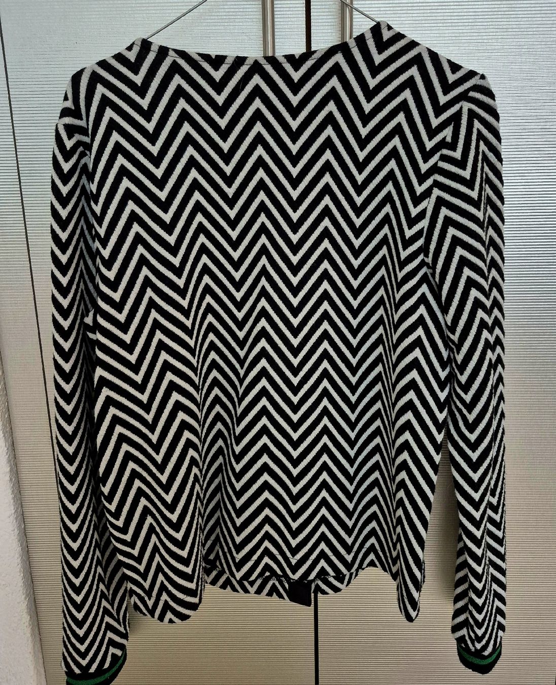 Lotti di vestiti: Street One Strickjacke und Pullover 38 Zick Zack Muster – Nuovo (secondo la descrizione) da Lengnau BE venduto da cantharis 1
