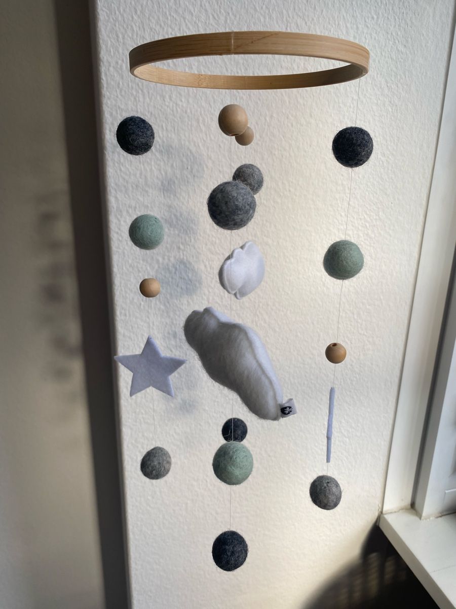Tutte le decorazioni: Handmade Filz Mobile Stars & Clouds – Usato da Zürich venduto da surfflake 1