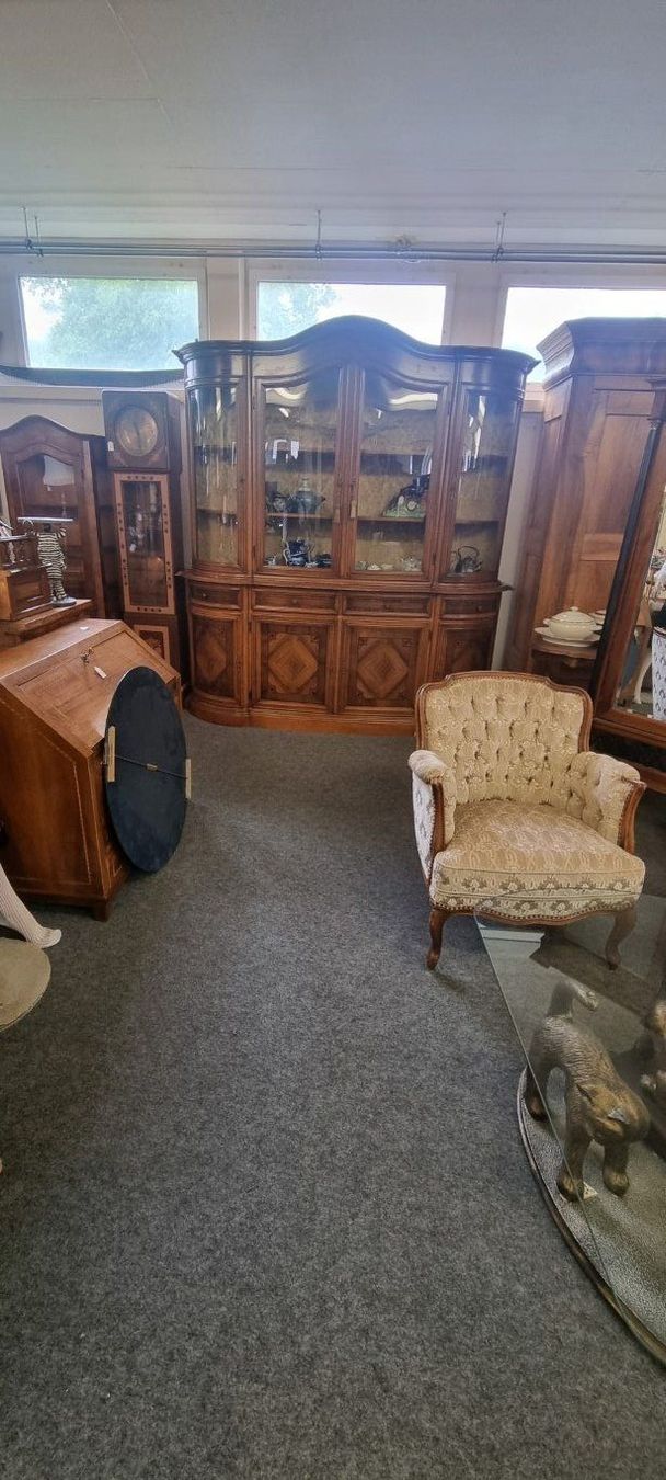 Buffets: Schönes Büffet Edle Vitrine Stilmöbel – D'occasion à Flums par Flumsantik
