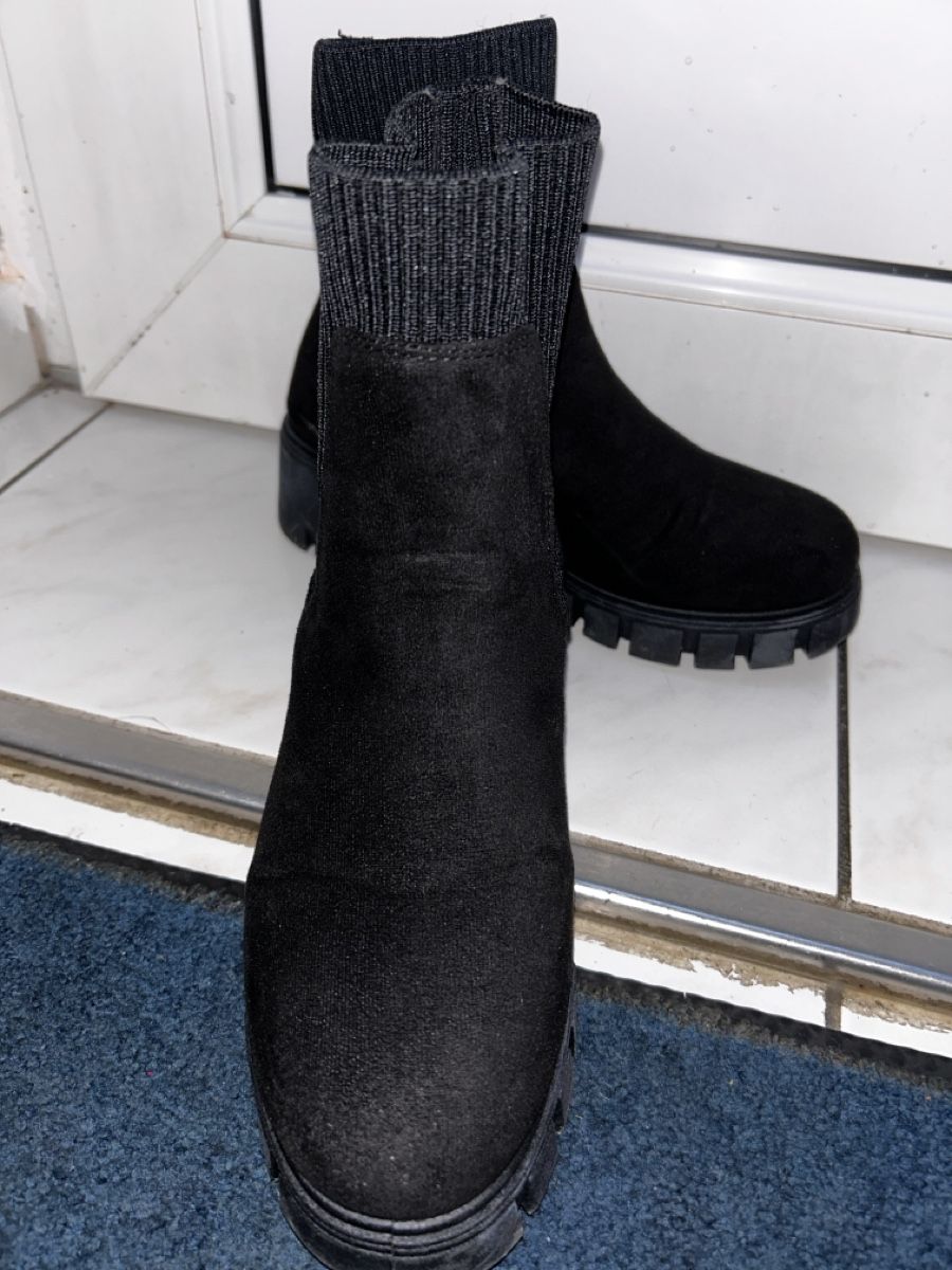 Scarpe da donna: Schwarze Winter Stiefeletten, Gr. 38 – Nuovo (secondo la descrizione) da Gretzenbach venduto da kla_c6bn