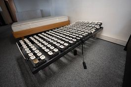 Elektrisch verstellbares Einzelbett  Matratze optional
