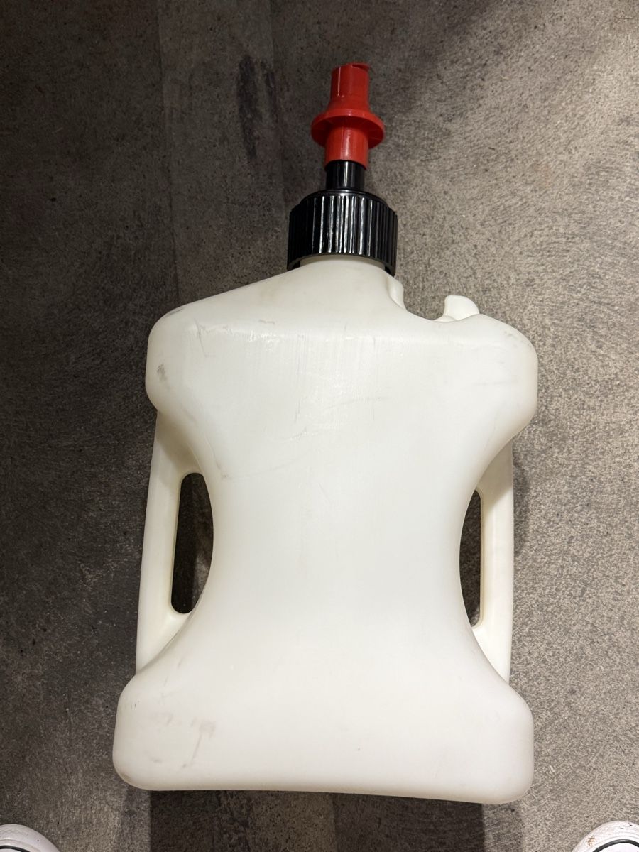 Tutti i ricambio per moto: Bidon essence rapide jufftug – Usato da Vésenaz venduto da jeanp