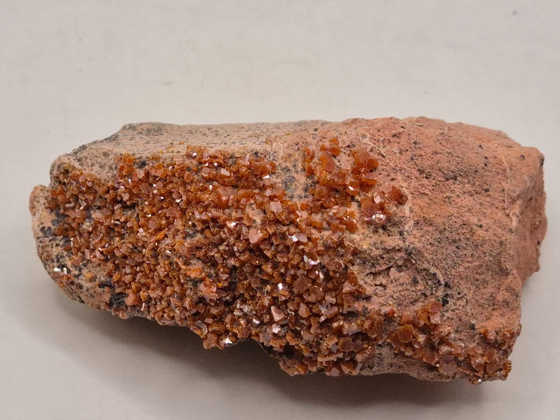 Minerali & Pietre curative: Vanadinit  Neufund Marokko (96) – Nuovo e nell'imballaggio originale da Winterthur venduto da LukasMineralienOase