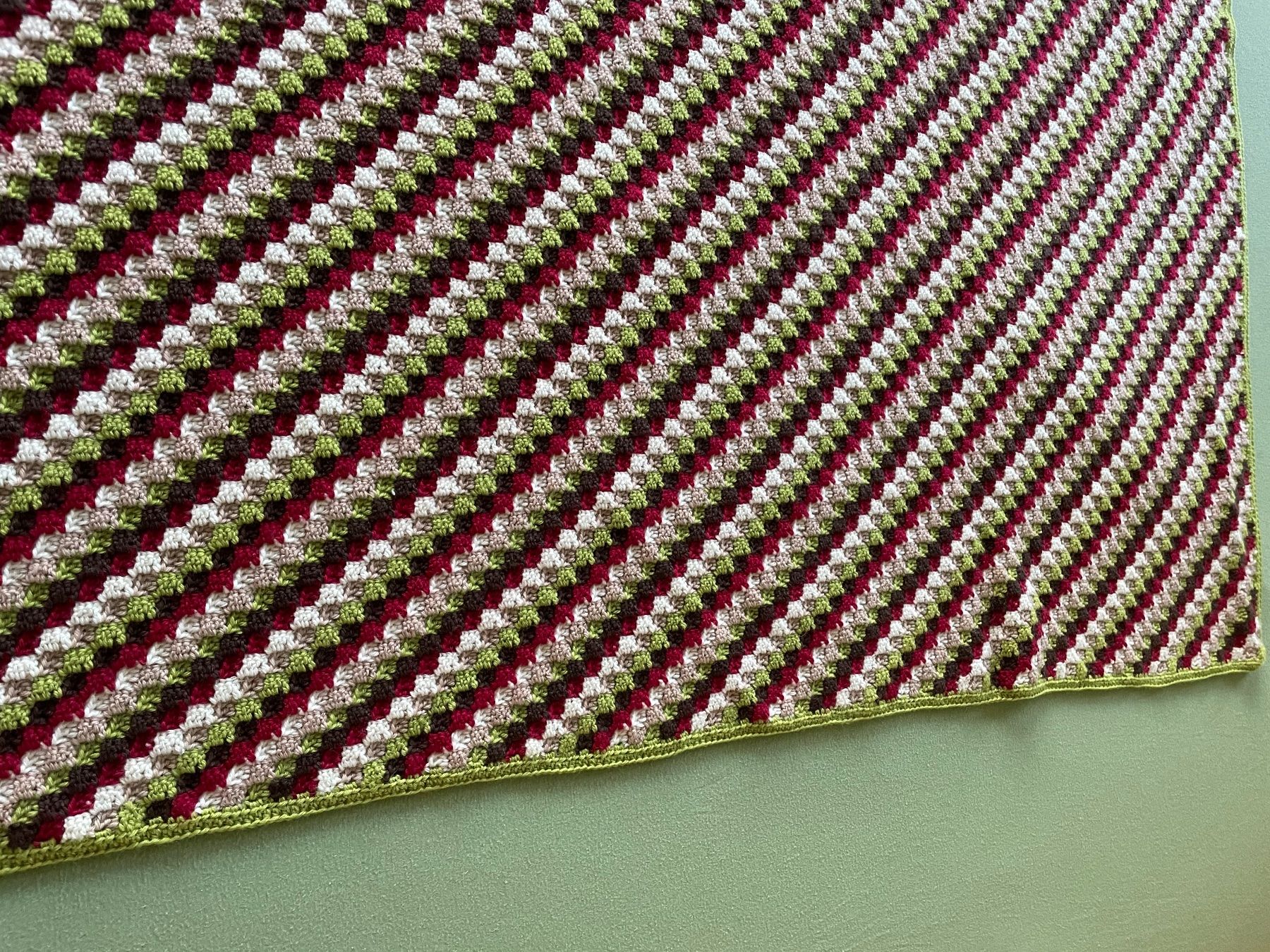Coperte: Diagonal gehäkelte Decke, Grösse ca. 110 cm x 150 cm – Nuovo (secondo la descrizione) da Cham venduto da 2eye 4