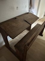 Antiker Schulpult aus Holz mit Sitzbank. Rarität!