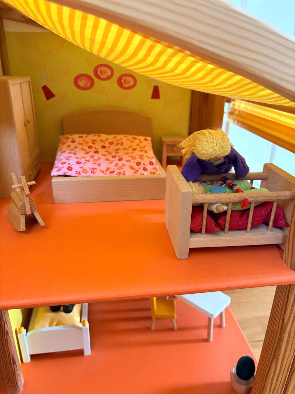 Case e mobili per bambole: JAKO-O Puppenhaus aus Holz – Usato da Langenthal venduto da margf 4