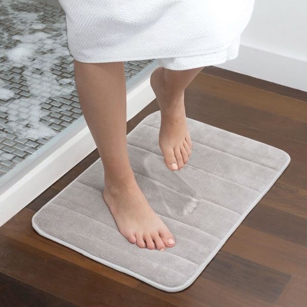 Tappeti: Tapis salle de bain mémoire de forme – Usato da Châtelaine venduto da BONNE_AFFAIRE