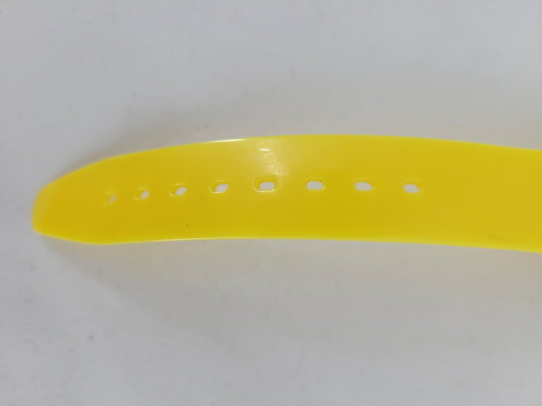 Swatch Uhren: SWATCH Montre jaune année 2009 – Gebraucht aus Lausanne von  4