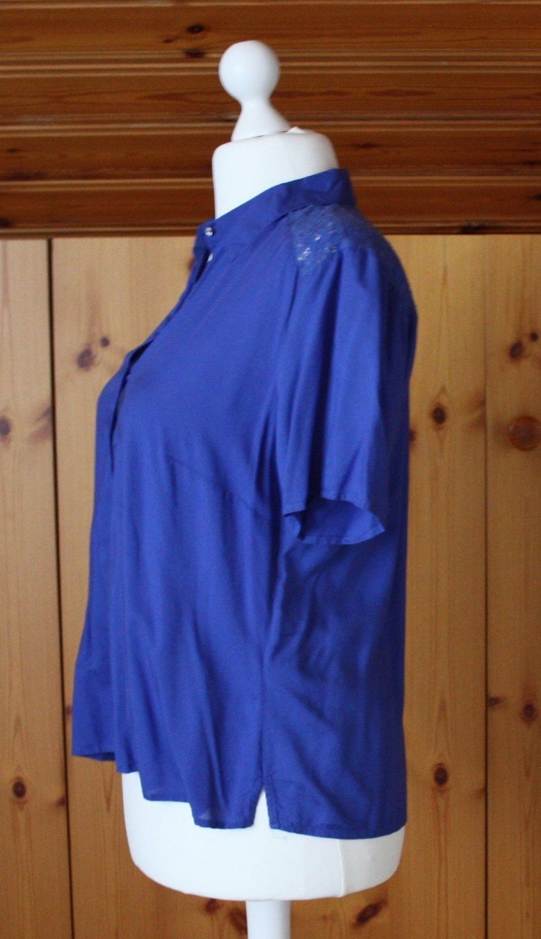 Camicette: Bluse Kurzarm CH. VÖGELE blau Gr. L – Usato da Flüelen venduto da Diversicum-Curvy 3