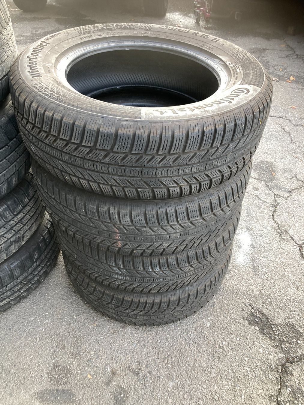 Continental Pneus & Kompletträder: 215/65R16 Winterpneu Continental – Gebraucht aus Cham von WB2223