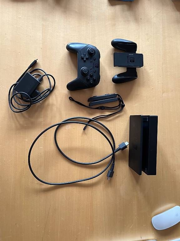 Konsolen: Nintendo Switch – Gebraucht aus Lausanne von Limp5 3