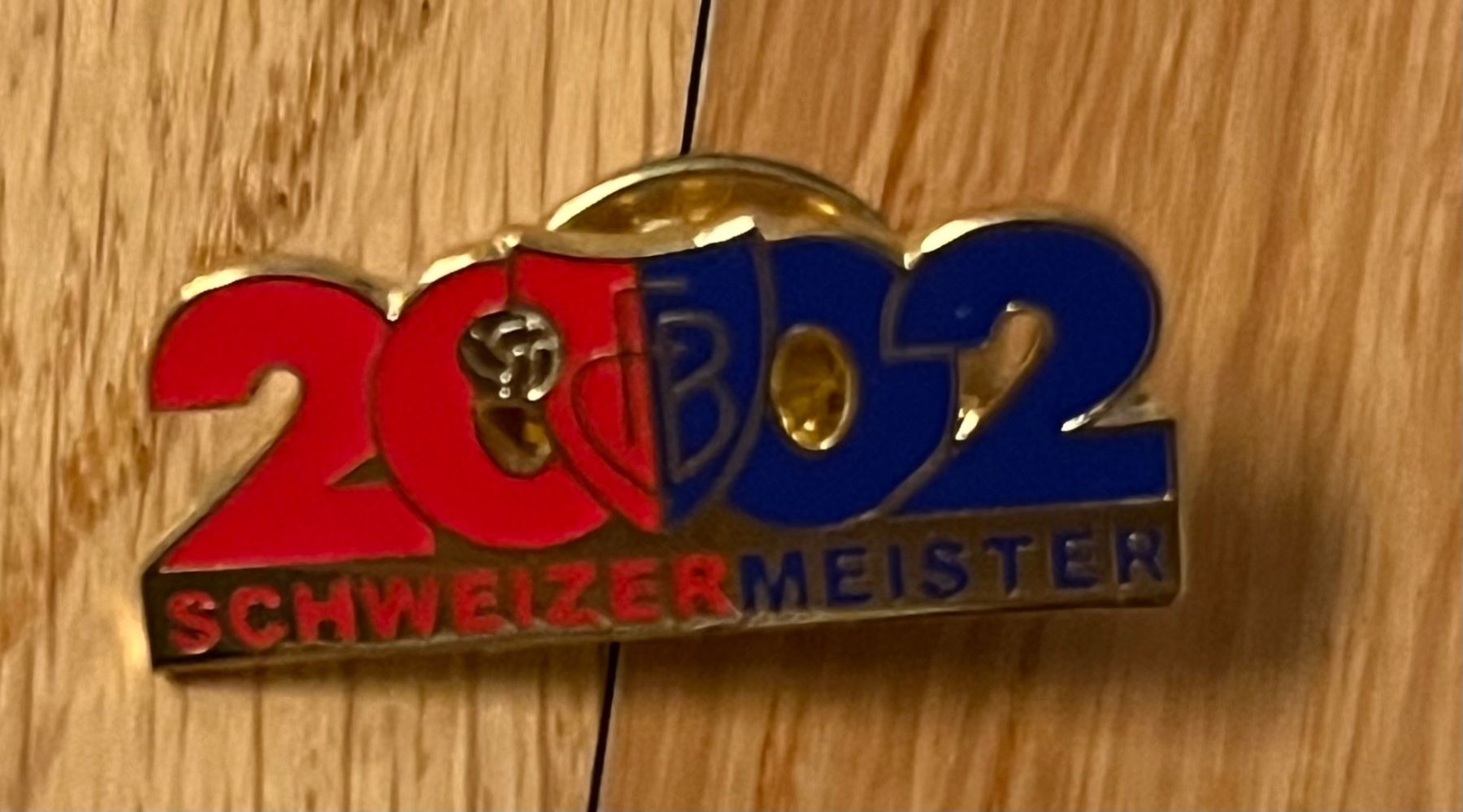 FC Basel Placchette & Badge: FC Basel Pin Schweitermeister 2002 – Usato da Emmenbrücke venduto da Herzog07 1