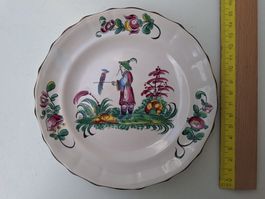 Antiker Fayence-Teller mit Chinoiserie-Dekor