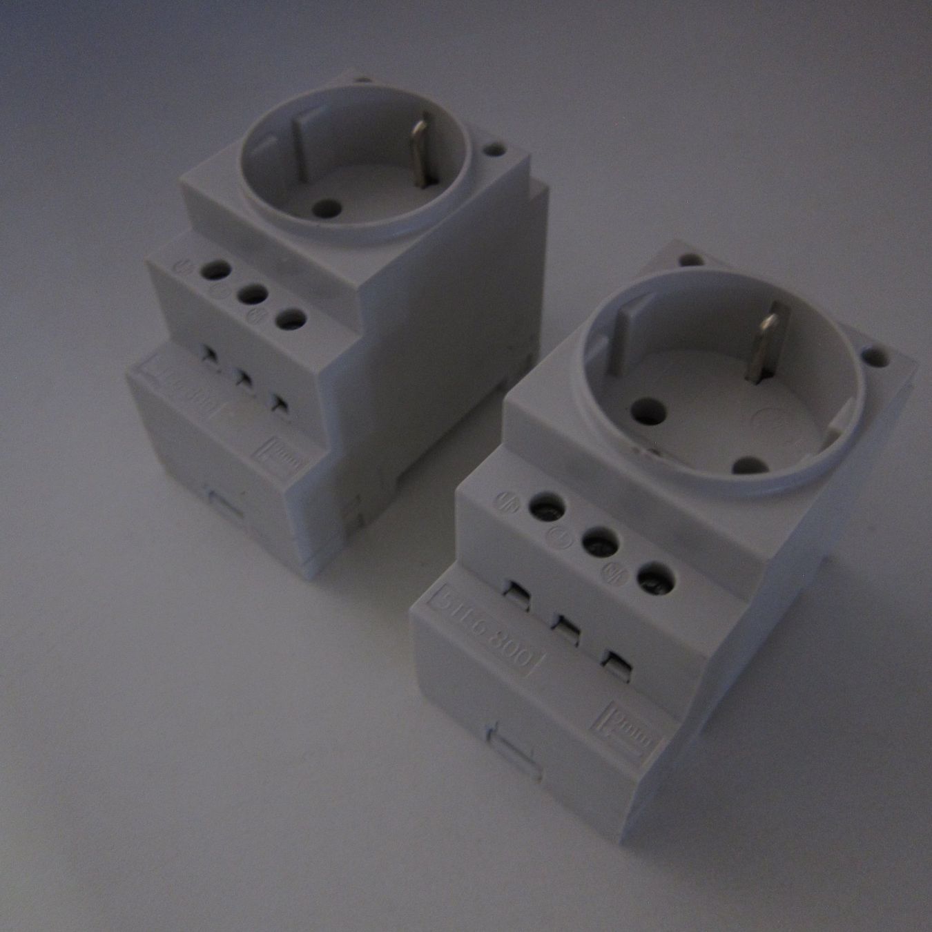 Fiches d'alim.: Schuko Socket,16A, ACC  "Steckdose", 5TE6 800, Siemens – D'occasion à Thun par Estell 1