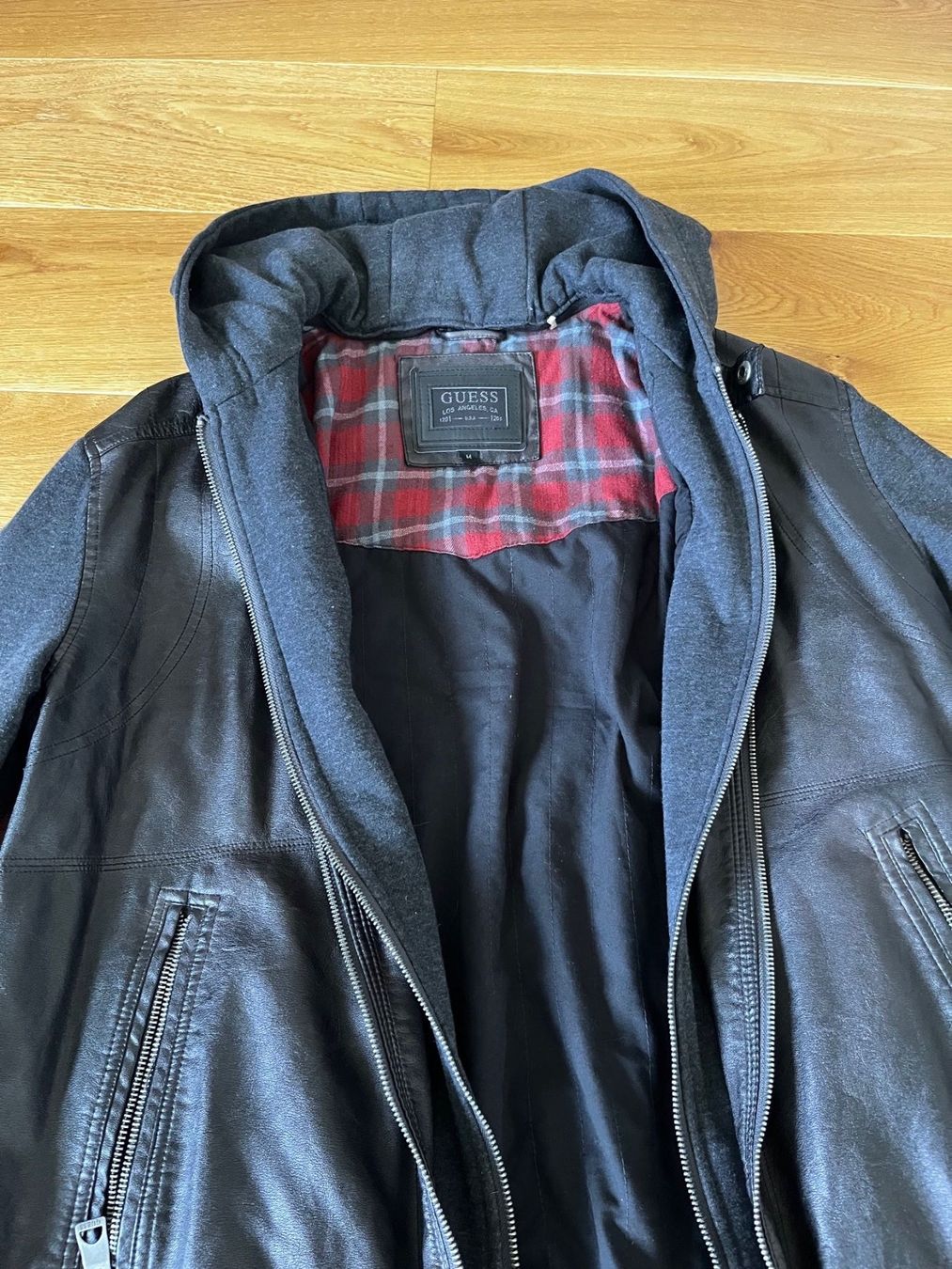 Guess Jacken: Guess Jacke – Gebraucht aus Frauenfeld von Siku1993 1
