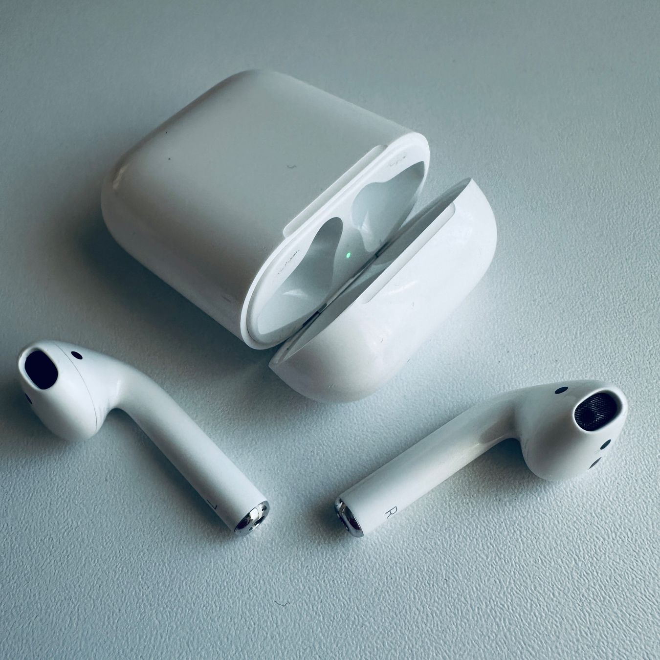 Apple Cuffie: Original Apple AirPods 2 Kopfhörer Wireless Lightning Kabel – Usato da Basel venduto da MY.AIRPODS.SHOP 2