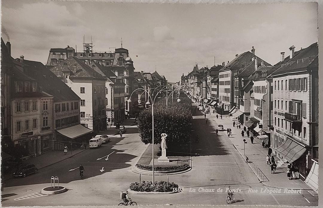 Cartoline postali: LA CHAUX-DE-FONDS, Rue Léopold Robert - Oldtimer – Usato da Delémont venduto da Domdom1