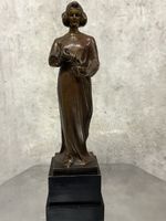 Bronzefigur Frau mit Schale signiert Müller auf Marmorsockel