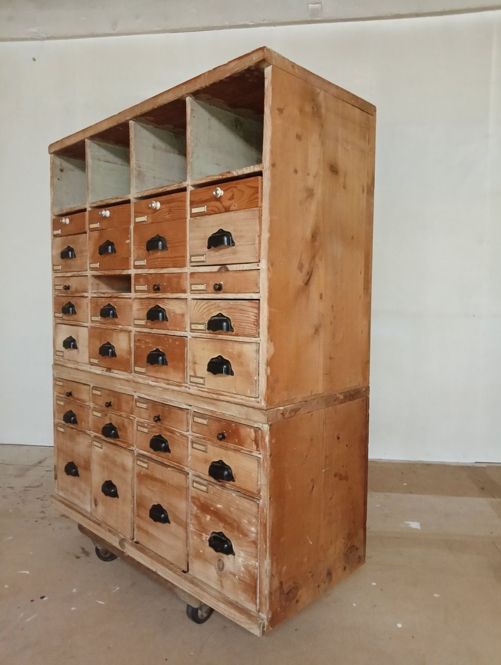 Armadi: Vintage Apotheker Schrank – Usato da Lumino venduto da Happy4Happy 1