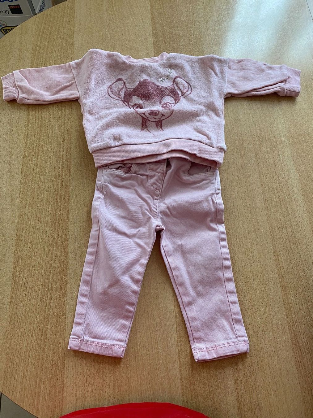 Lotti & Set di vestiti: 3 pulls et 3 pantalons fille T.74 – Usato da Le Brassus venduto da lionete02 1