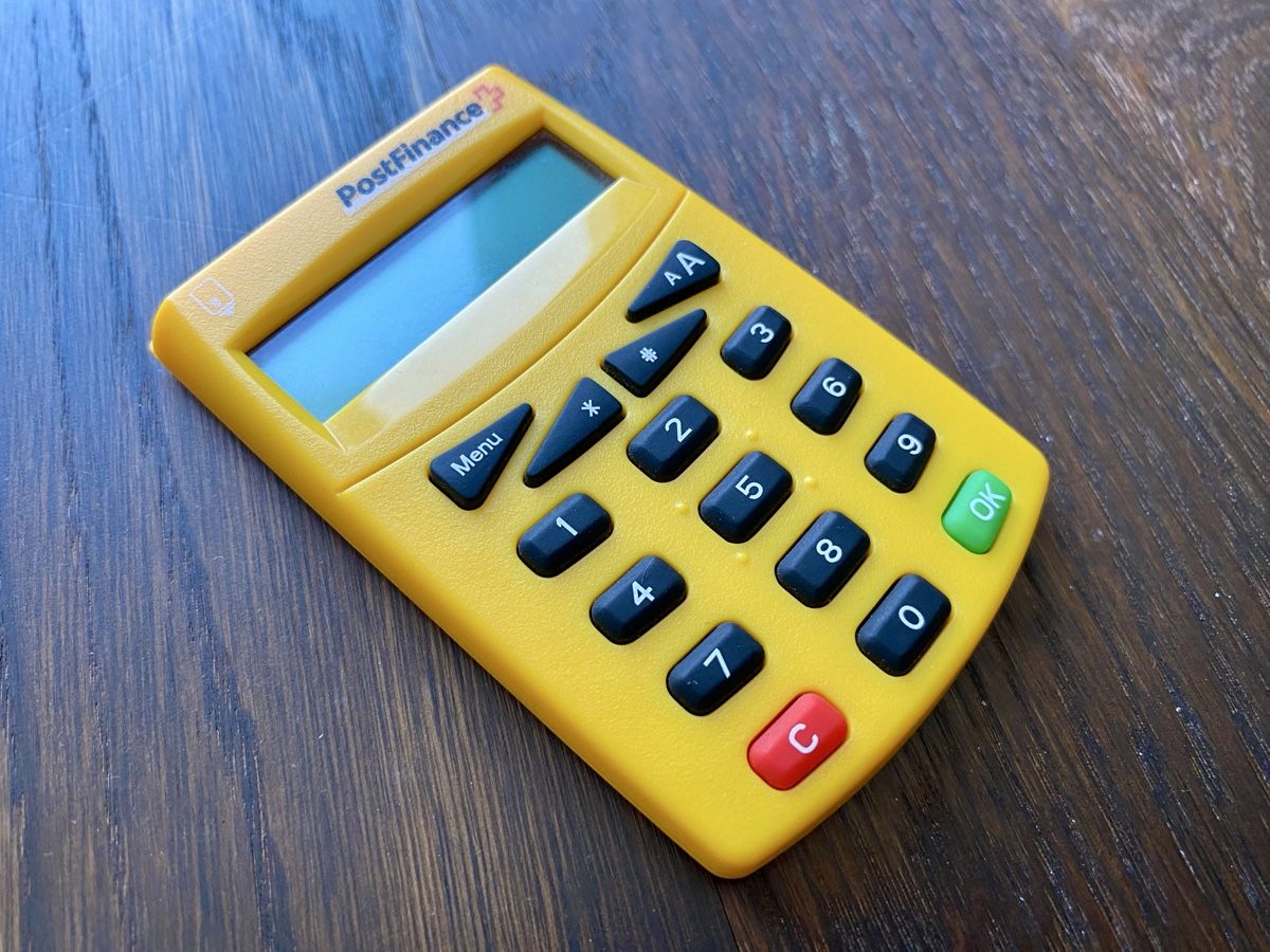 Palmari: Gelbes Postfinance E-Finance Lesegerät (A) – Usato da Winterthur venduto da Crazycorner