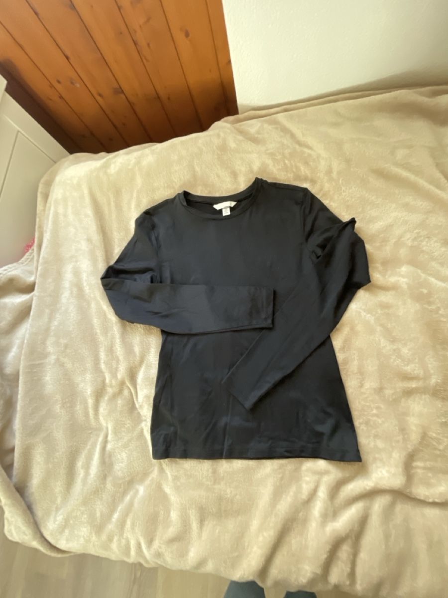 Maglioni & Felpe: 4 Oberteile Gr. S von PULL&BEAR, AMISU, H&M  – Usato da Balsthal venduto da Katzenfan99 1