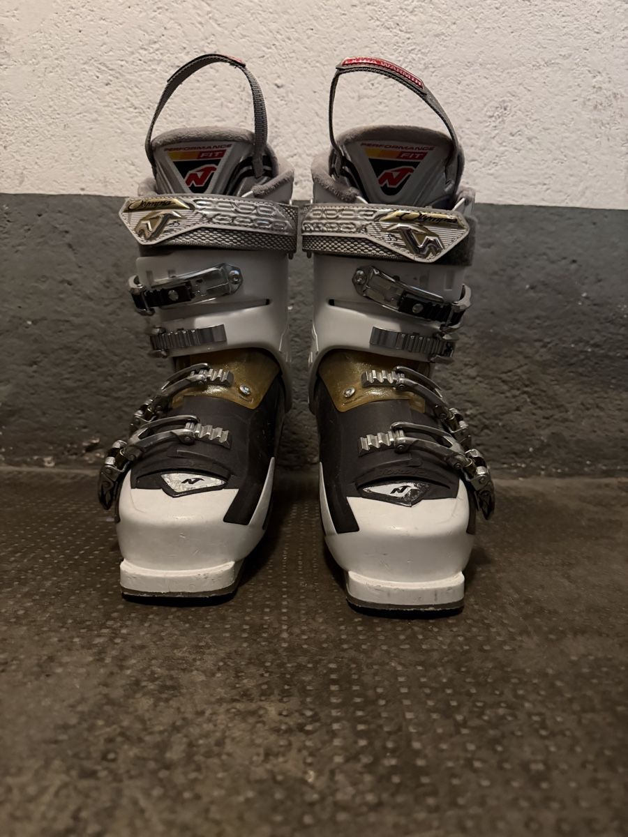 Nordica Scarpe da donna: Damenskischuhe – Usato da Basel venduto da Halb4