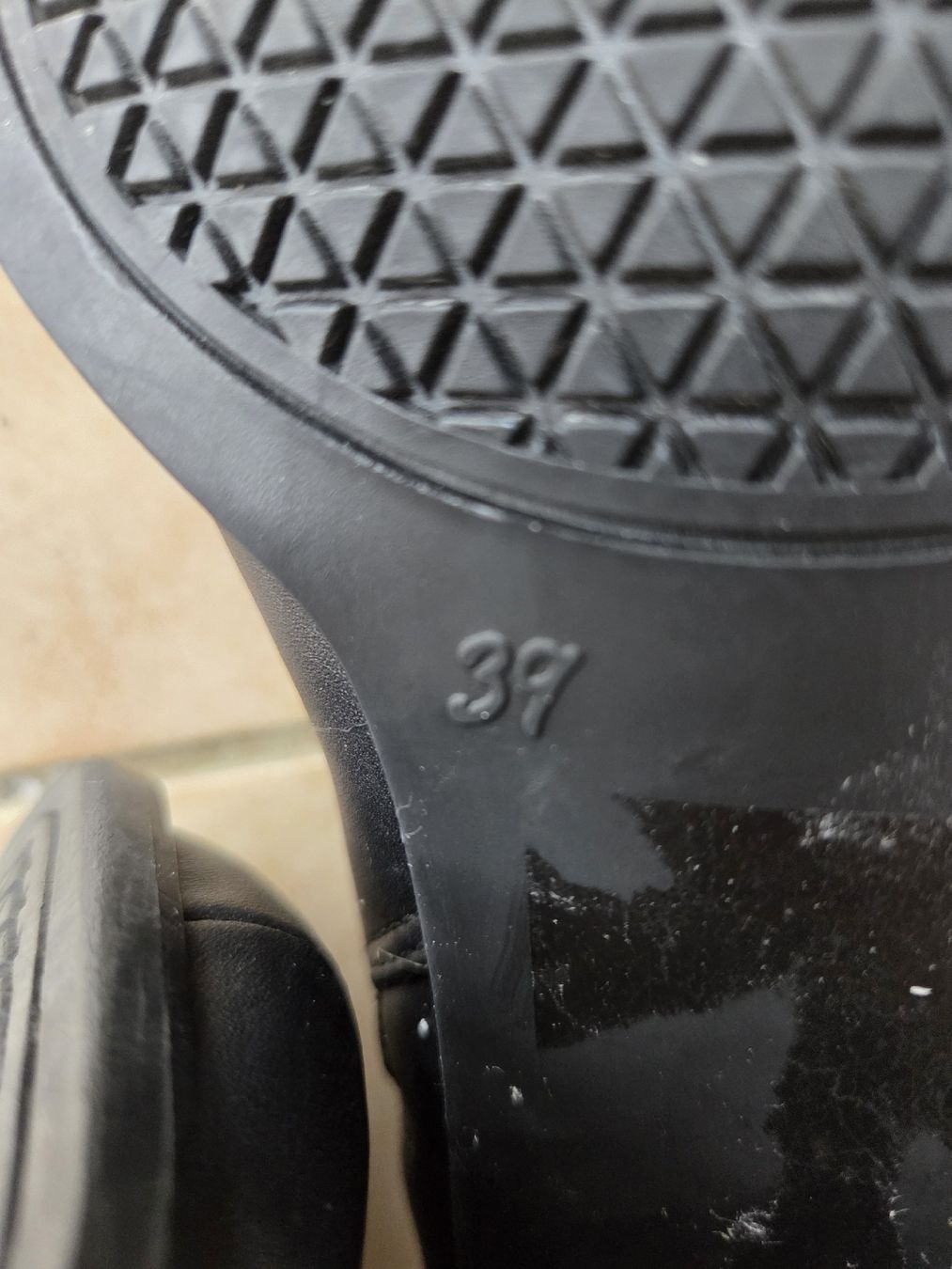 Scarpe da donna: Bottes noires aspect cuir - Gr. 39 – Usato da Courtelary venduto da Chauvesouris 2