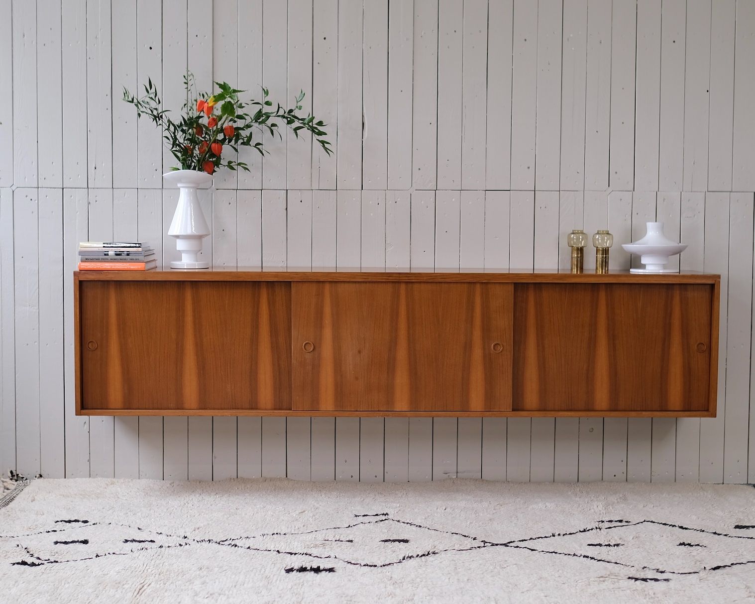 Büffets: Mid Century Sideboard / Wandmontage – Gebraucht aus Bern von Zmodern_VIN