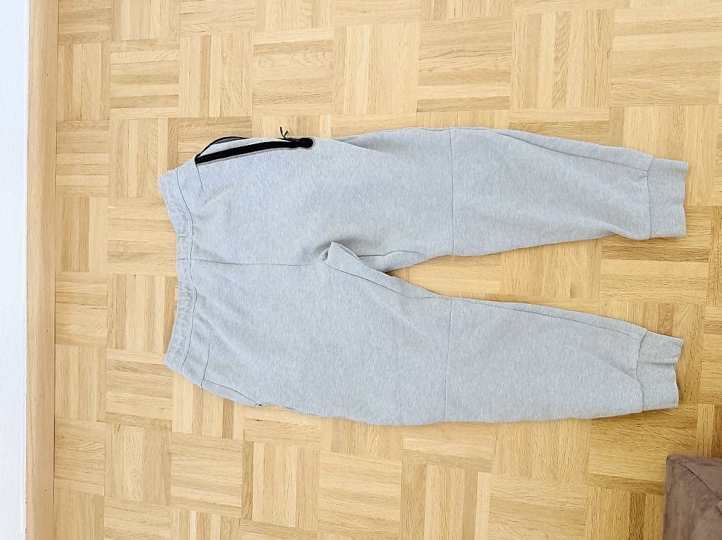 Nike Pantaloni: Nike Tech Fleece – Usato da Basel venduto da alu_l9s8 3